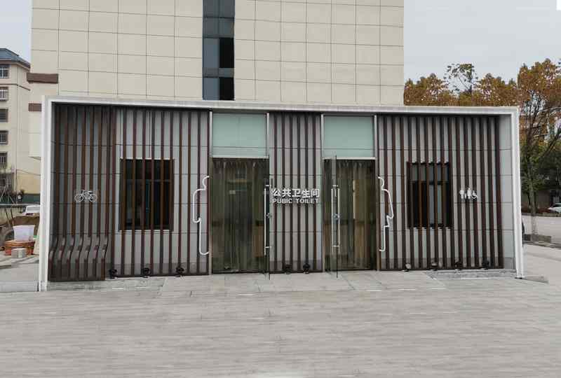 現(xiàn)代城市簡約環(huán)保移動廁所